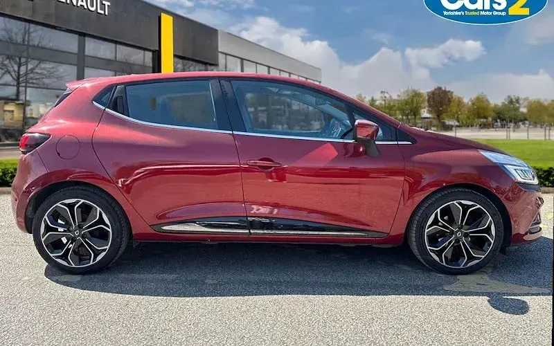 Used Renault Clio Signature 110 HP (80 kW) 2018 Red Hatchback