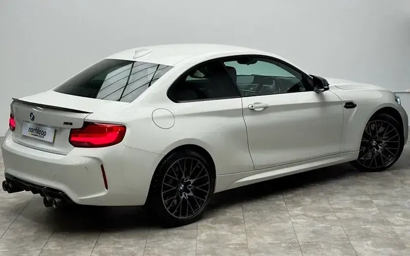Begagnad BMW M2 Shadowline 370 HK (272 kW) 2017 Vit Sportkupé