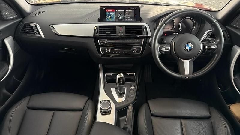 Used BMW 118 Efficient Dynamics 148 HP (108 kW) 2019 Red Hatchback