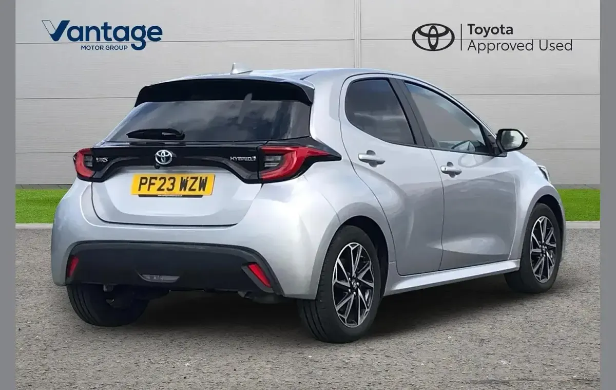 Used Toyota Yaris Design 113 HP (83 kW) 2023 Silver Hatchback