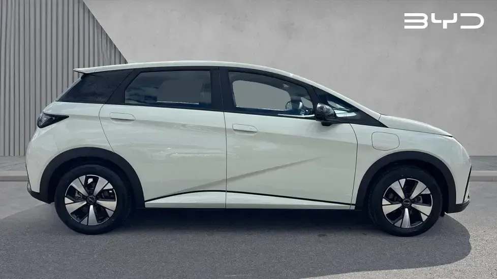 New BYD Dolphin Active 69 kW (95 HP) 2026 White Hatchback