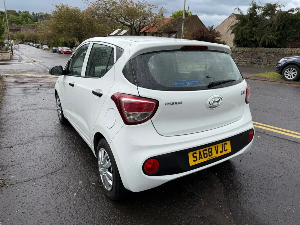 Used Hyundai i10 66 HP (48 kW) 2018 White Hatchback
