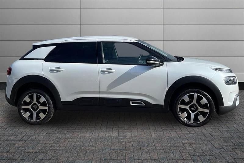 Used Citroën C4 Cactus Flair 110 HP (80 kW) 2020 Pearl white Hatchback