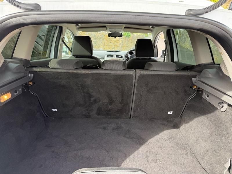 Used Ford Kuga Zetec 140 HP (102 kW) 2012 White SUV