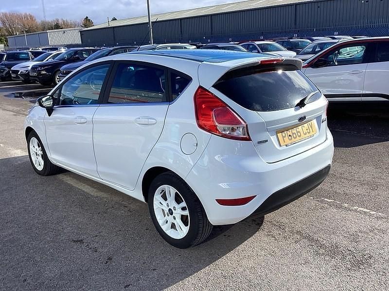 Used Ford Fiesta Zetec 2017 White Hatchback
