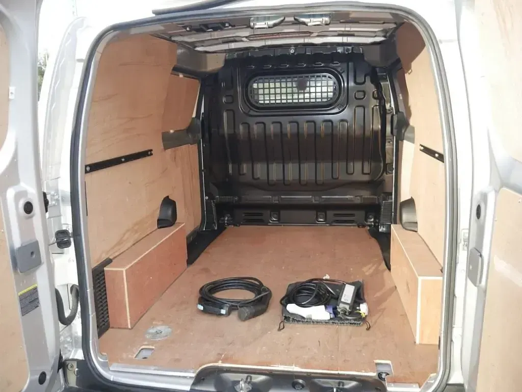 Begagnad Nissan e-NV200 Acenta 80 kW (109 HK) 2016 Silver Minibuss