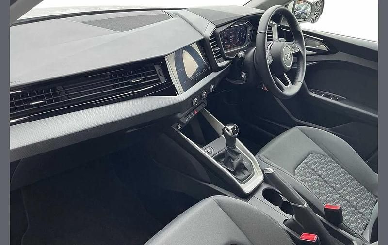 Used Audi A1 Sport 108 HP (79 kW) 2023 White SUV