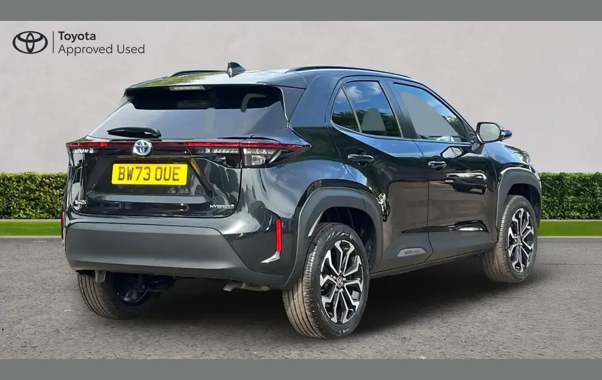 Used Toyota Yaris Cross Design 113 HP (83 kW) 2024 Black SUV