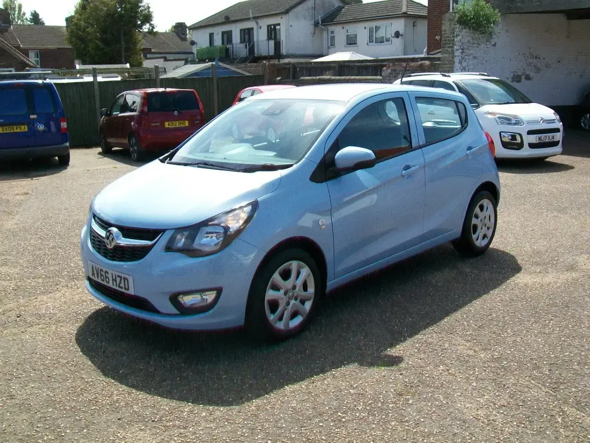 Second-hand Vauxhall Viva 75 CP (55 kW) 2016 Albastru Hatchback