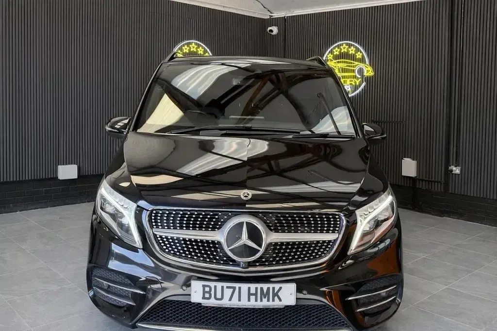 Usado Mercedes V220 AMG line 163 HP (119 kW) 2022 Preto Monovolume