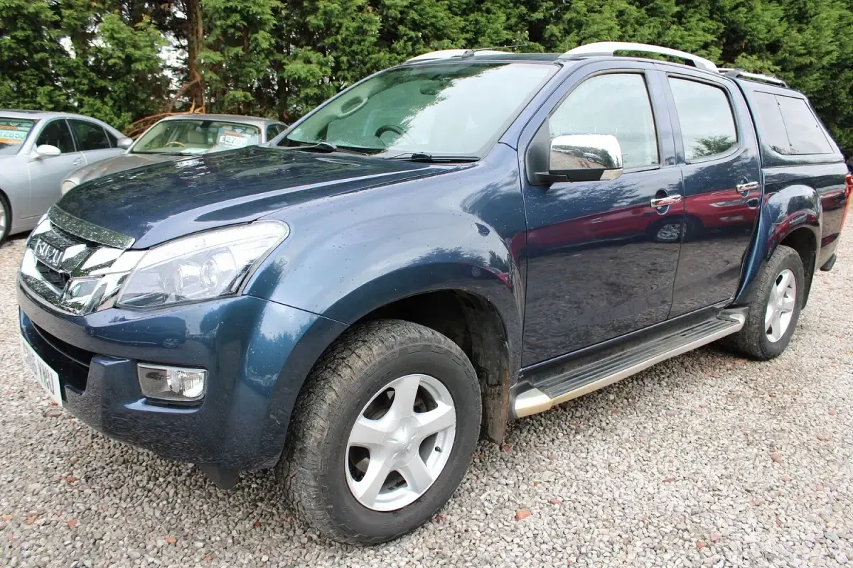 Used Isuzu D-Max 161 HP (118 kW) 2016 Blue Pickup