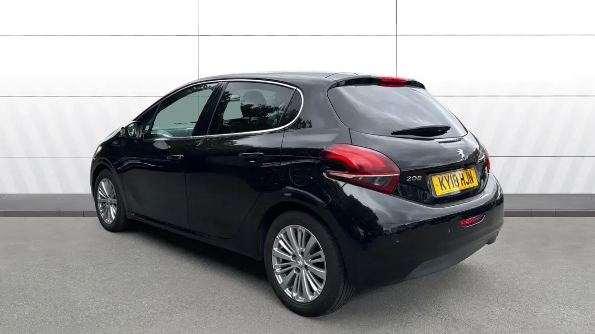 Used Peugeot 208 Allure 82 HP (60 kW) 2018 Black Hatchback