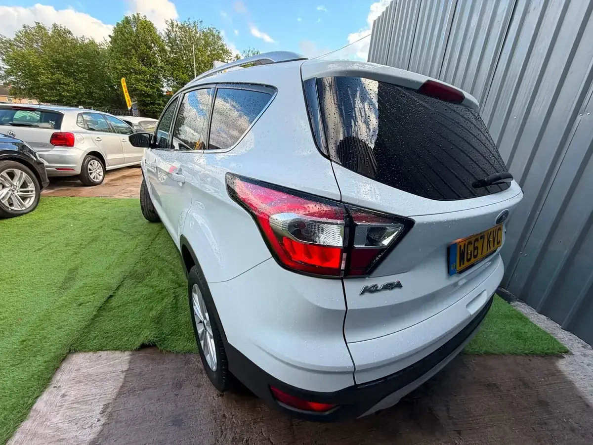 Used Ford Kuga Titanium 182 HP (133 kW) 2017 White SUV