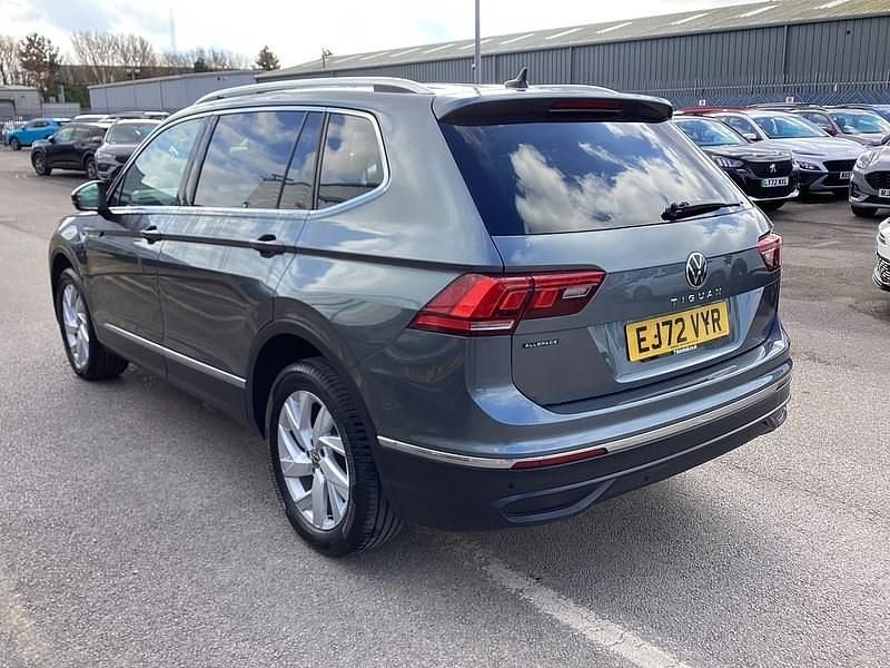 Usado VW Tiguan Allspace Life 150 HP (110 kW) 2022 Cinzento SUV