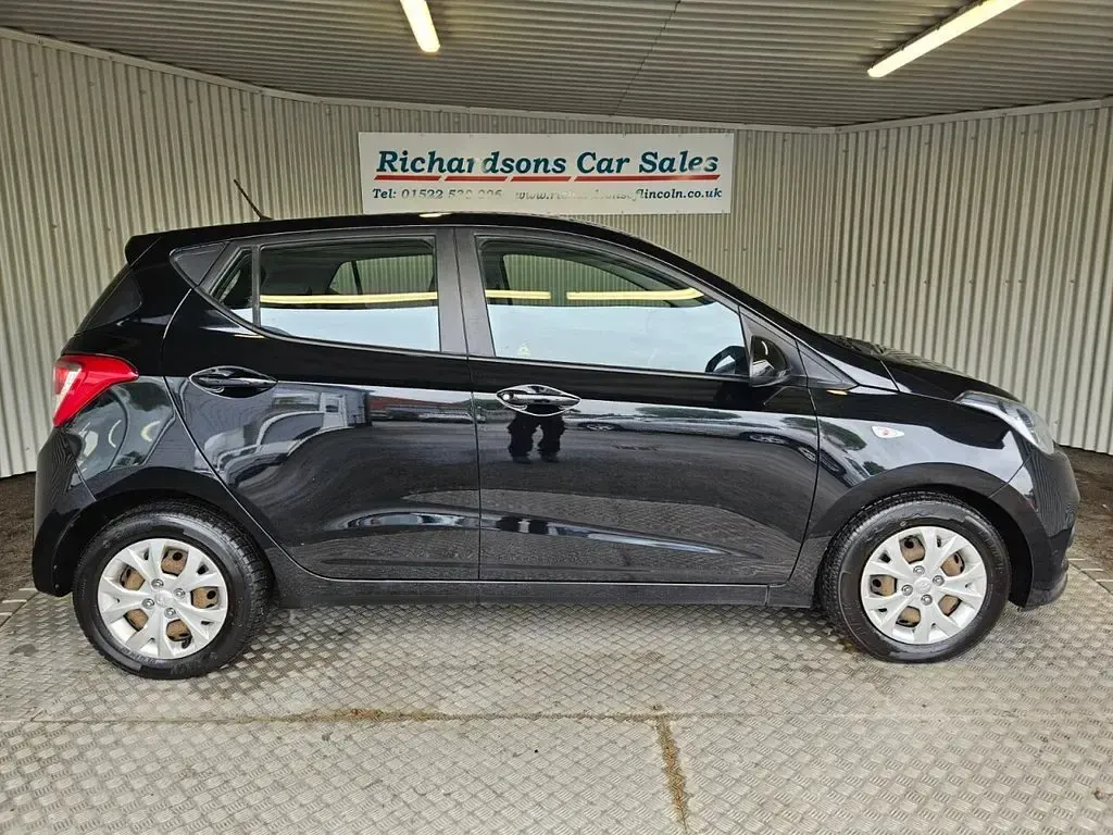 Used Hyundai i10 SE 87 HP (63 kW) 2016 Black Hatchback