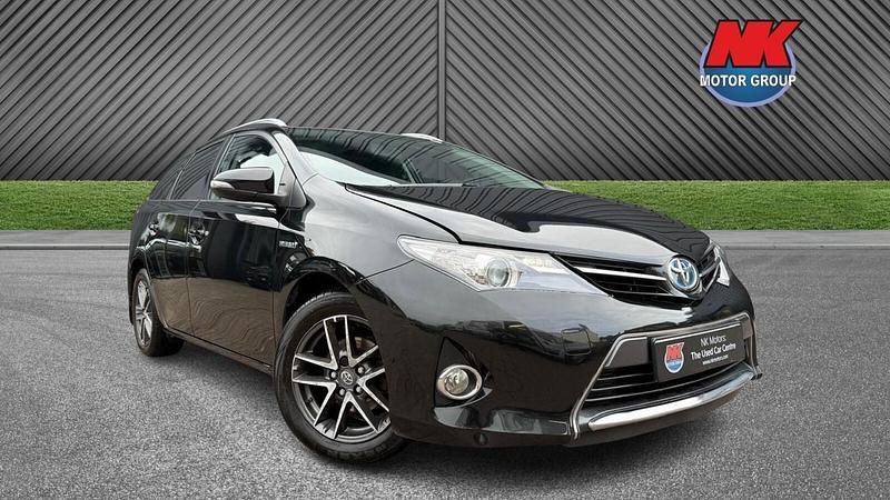 Black Used 2014 Toyota Auris Hybrid Estate | £7,799 (Fair price) - Image 1/4