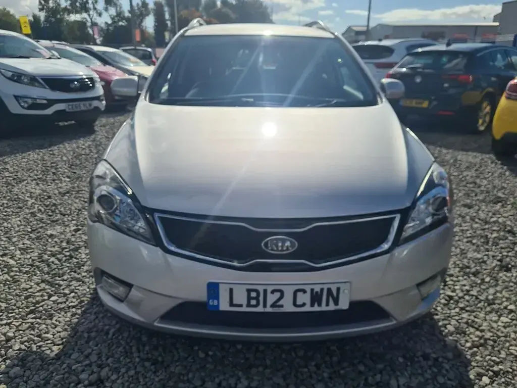 Used Kia Ceed 113 HP (83 kW) 2012 Silver Hatchback
