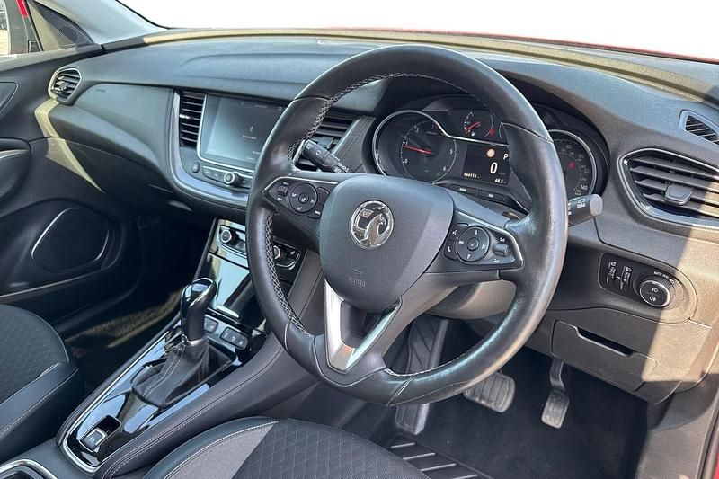 Used Vauxhall Grandland X Sport 120 HP (88 kW) 2018 Red SUV