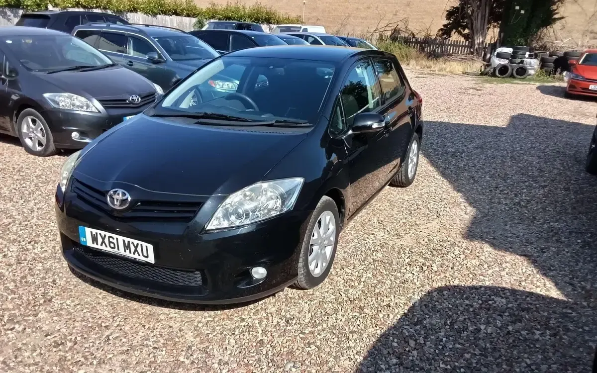 Used Toyota Auris 130 HP (95 kW) 2011 Black Hatchback