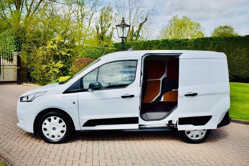 Used Ford Transit Connect Trend 100 HP (73 kW) 2022 White MPV