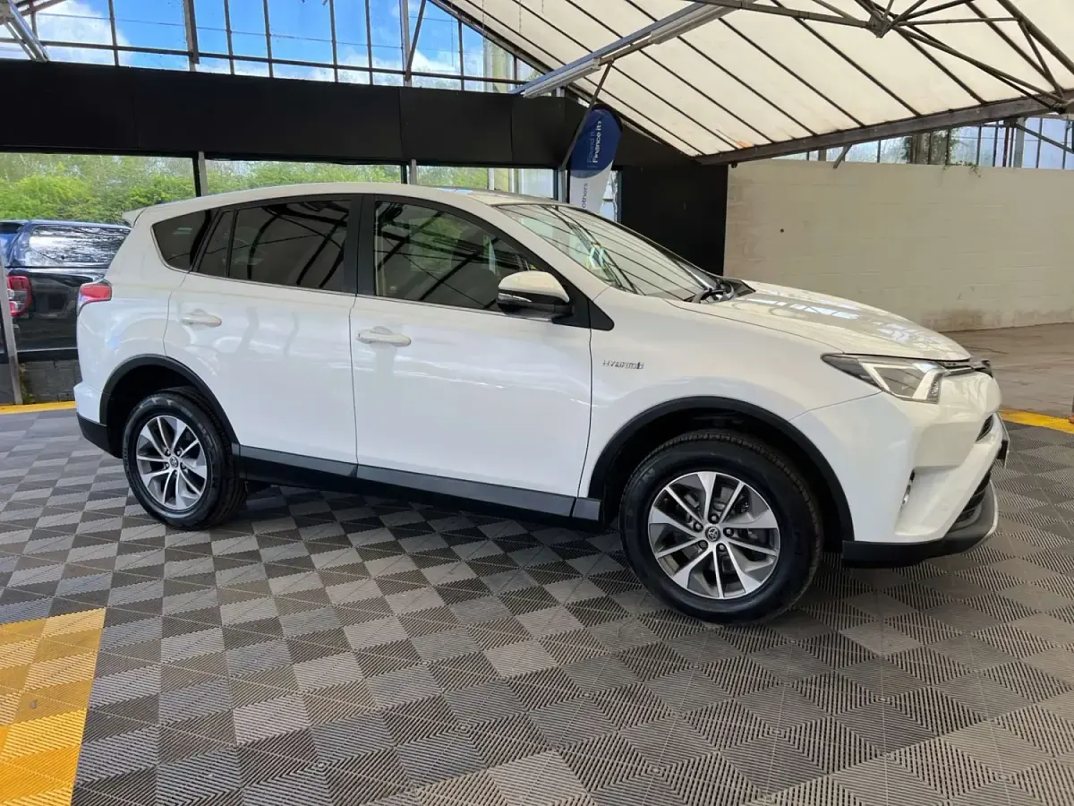 Second-hand Toyota RAV4 Hybrid 2018 Alb SUV