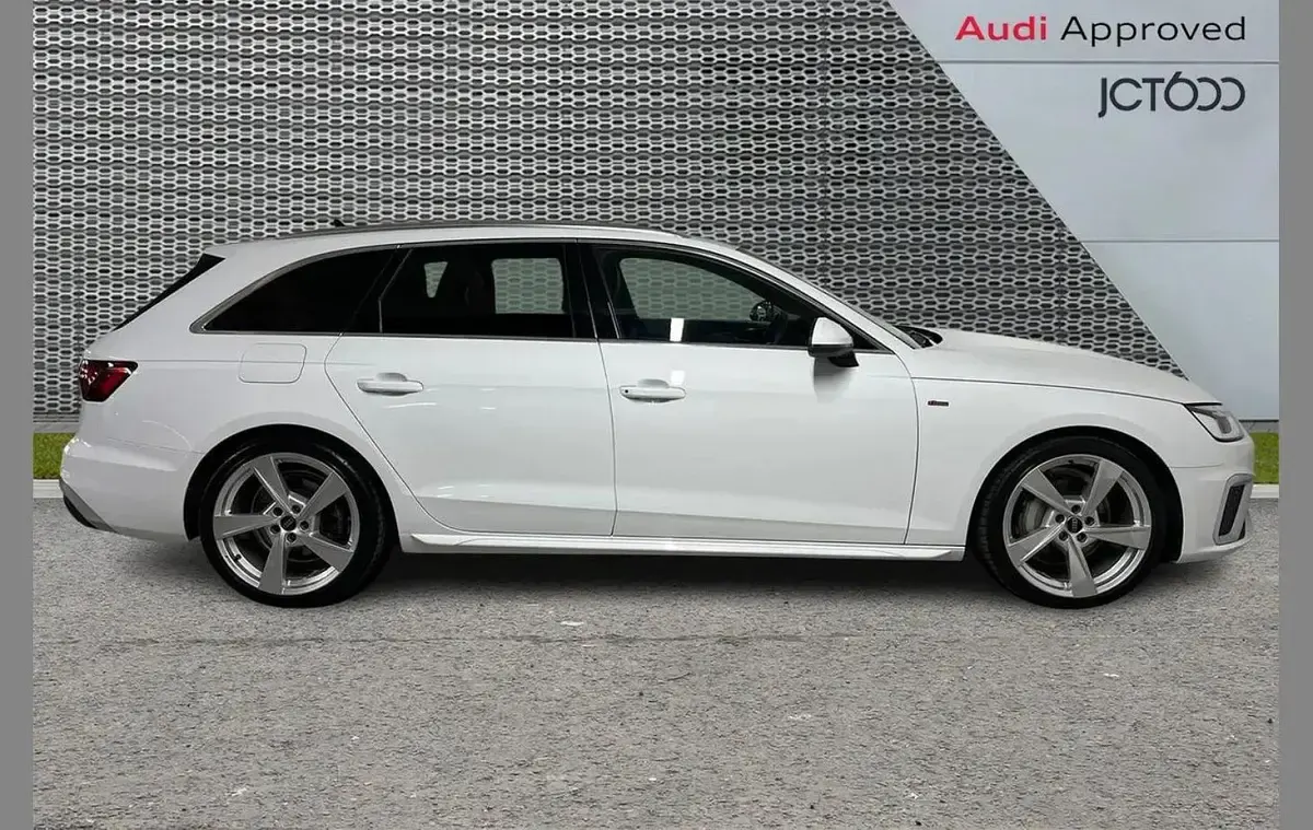 Used Audi A4 S-Line 200 HP (147 kW) 2024 White Estate