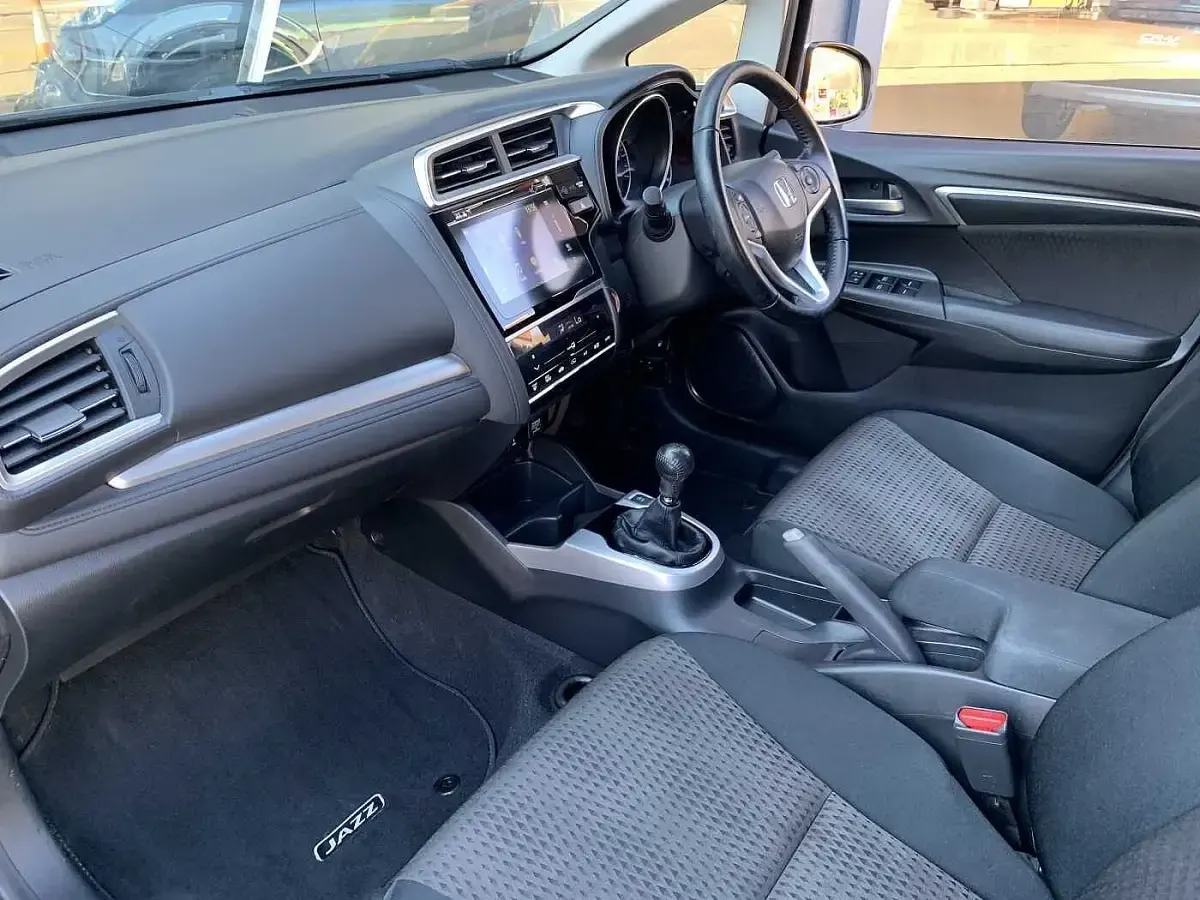 Used Honda Jazz EX 102 HP (75 kW) 2018 Lunar silver m Hatchback