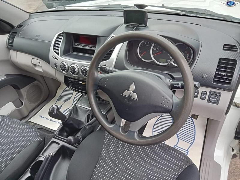 Used Mitsubishi L200 2013 White Pickup