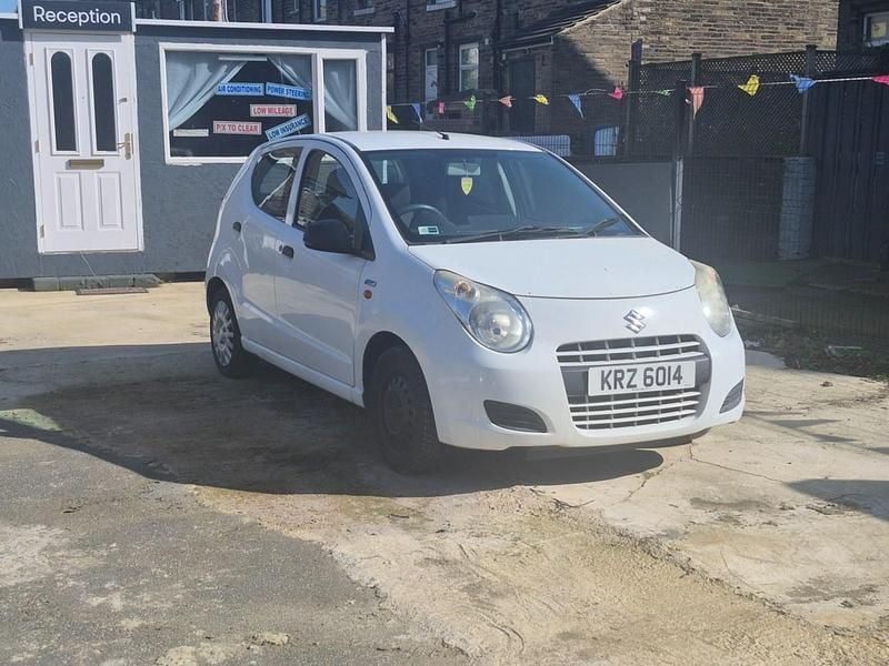 Used Suzuki Alto 68 HP (50 kW) 2013 White Hatchback