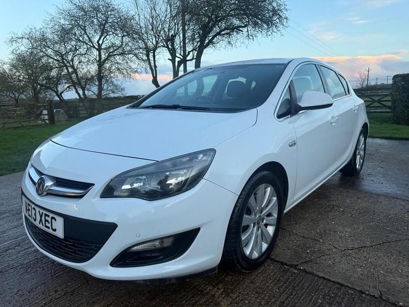 Used Vauxhall Astra 2013 White Hatchback
