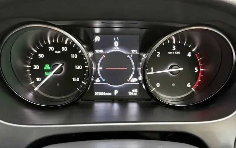 Used Land Rover Discovery Sport HSE 179 HP (131 kW) 2018 Silver SUV