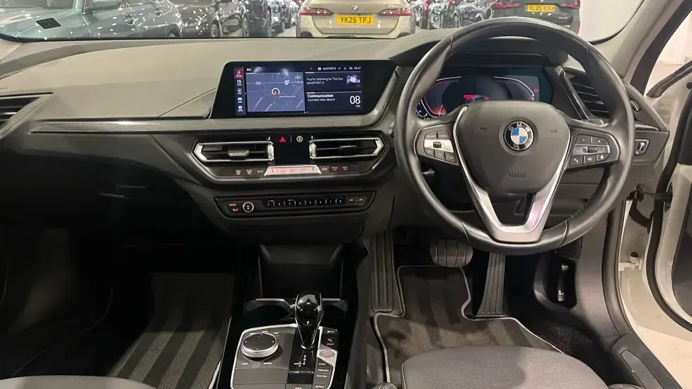 Used BMW 118 Sport Line 134 HP (98 kW) 2022 White Hatchback