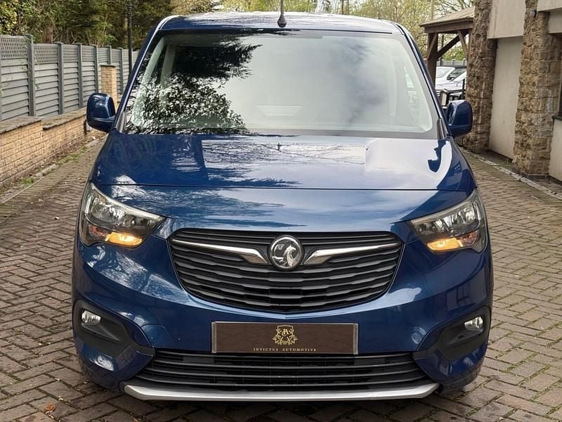 Begagnad Vauxhall Combo 100 HK (73 kW) 2019 Blå Minibuss