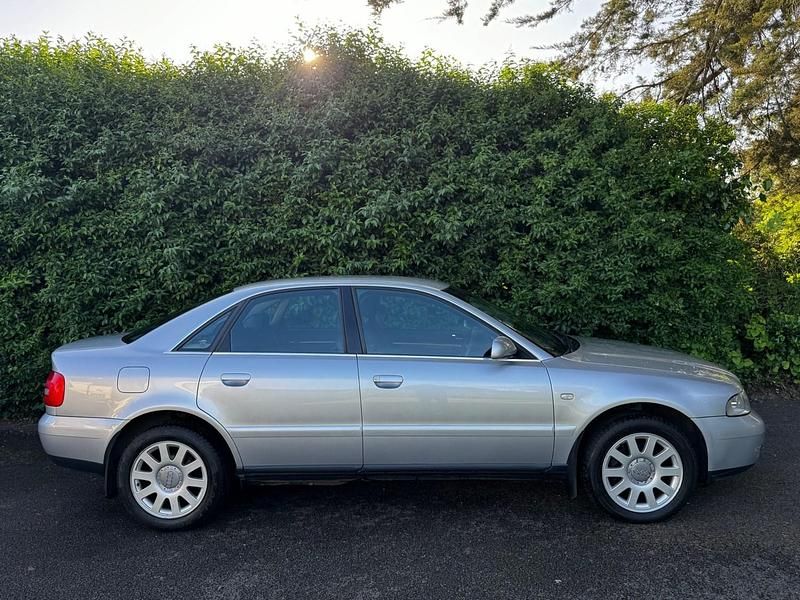 Begagnad Audi A4 Design 165 HK (121 kW) 2000 Silver Sedan