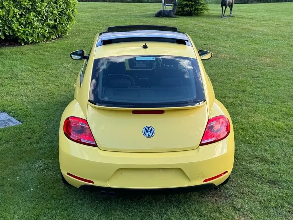 Used VW Beetle Design 150 HP (110 kW) 2014 Yellow Hatchback