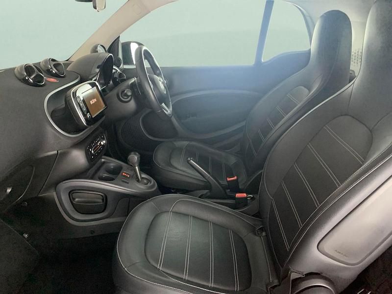 Used Smart ForTwo Coupé Premium 71 HP (52 kW) 2017 White Coupe