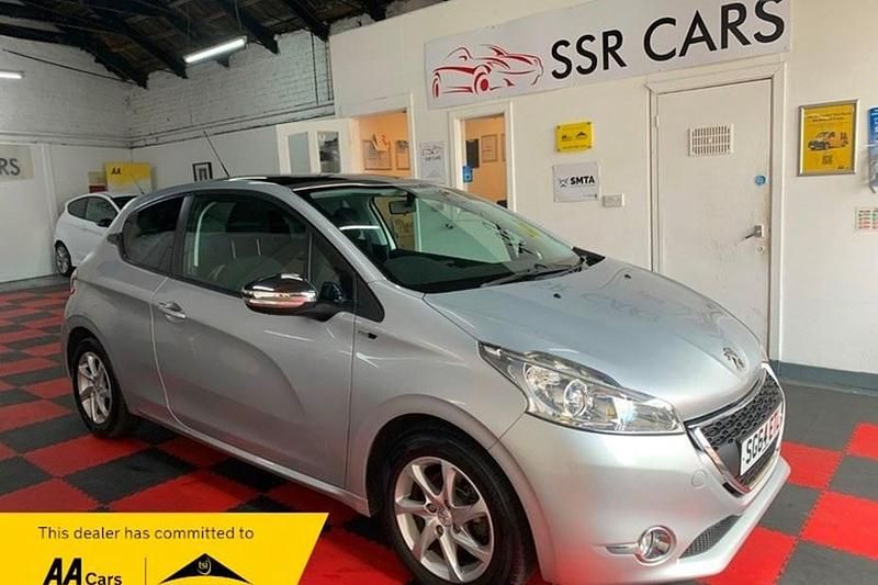 Silver Used 2014 Peugeot 208 Style Hatchback | £4,490 (Good price) - Image 1/1