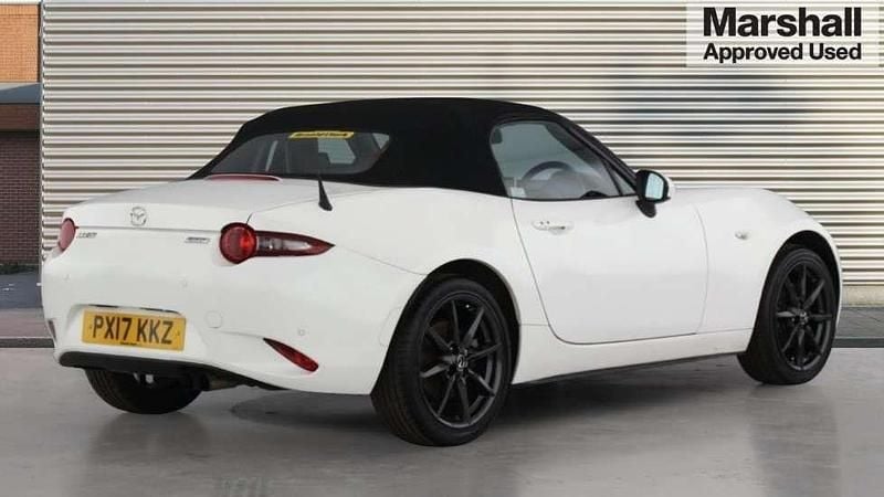 Used Mazda MX5 Inclusive 160 HP (117 kW) 2017 White Cabriolet