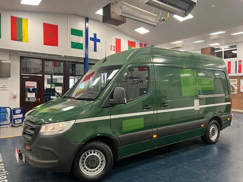 Usado Mercedes Sprinter 163 HP (119 kW) 2019 Verde Van