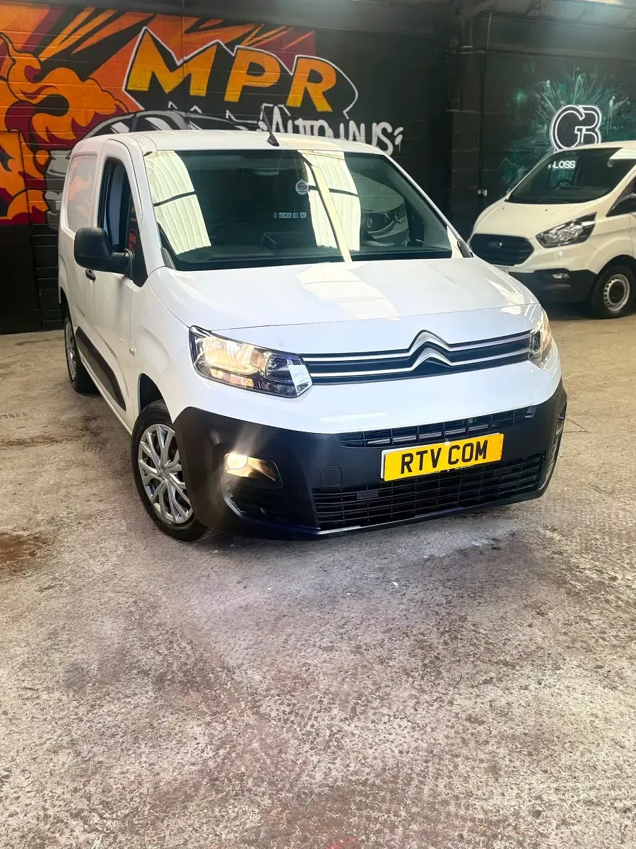 Used Citroën Berlingo 100 HP (73 kW) 2019 White MPV