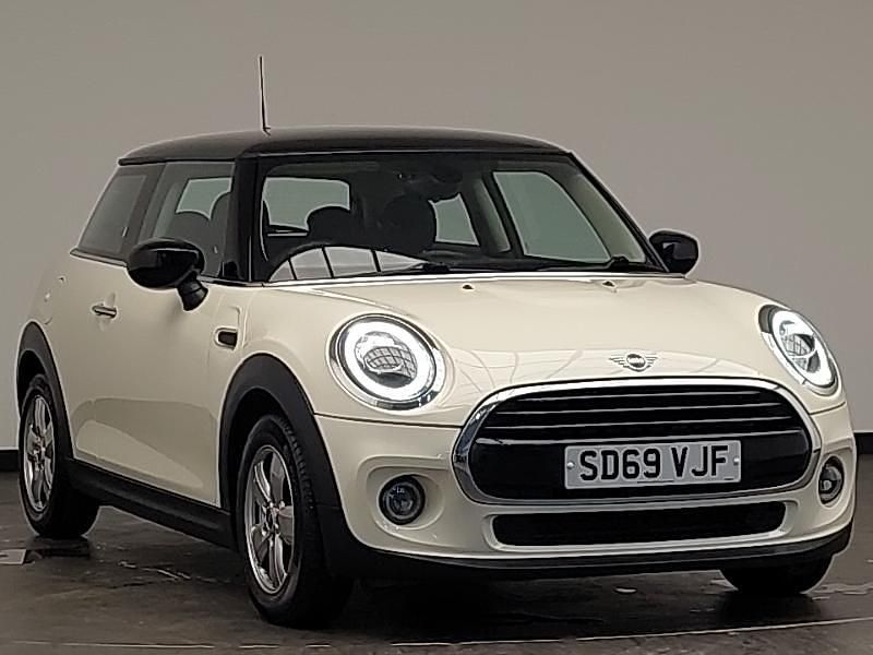 White Used 2019 Mini Cooper Classic Hatchback | £13,198 (Fair price) - Image 1/4