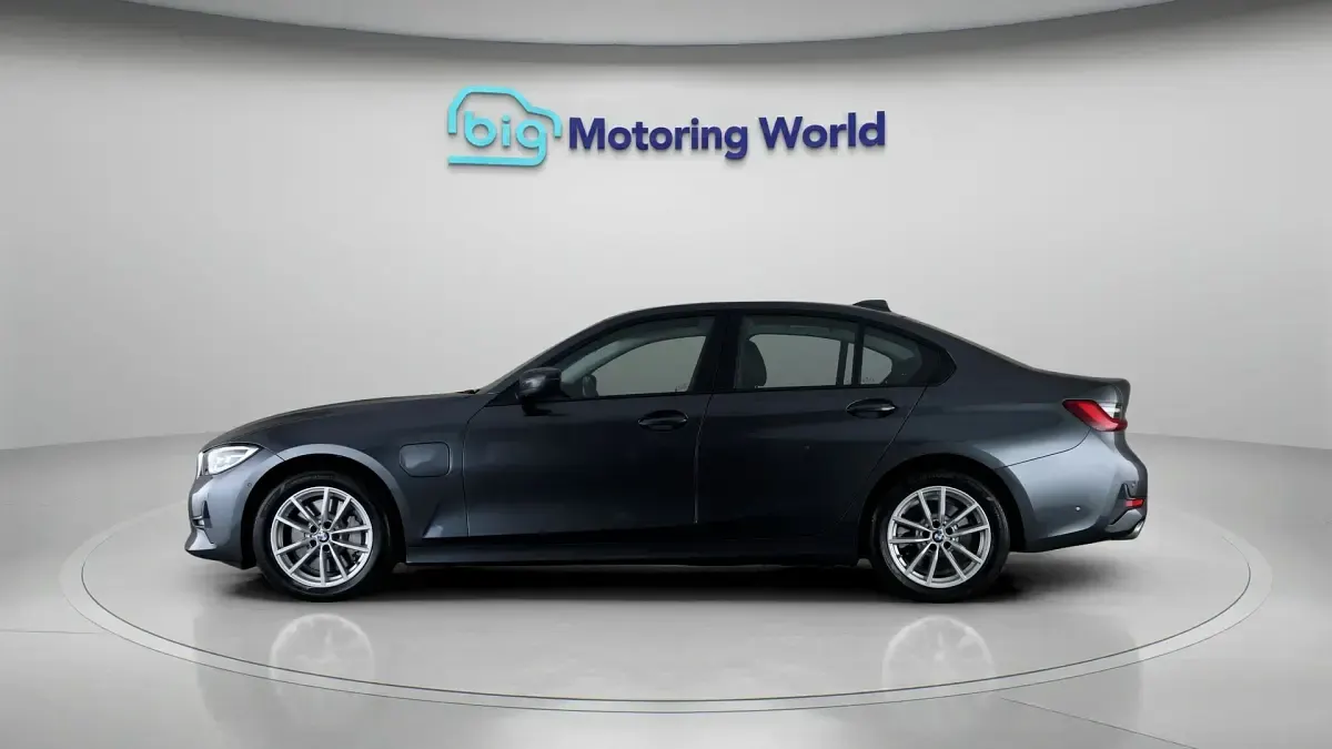 Usado BMW 330e 292 HP (214 kW) 2021 Cinzento Sedan