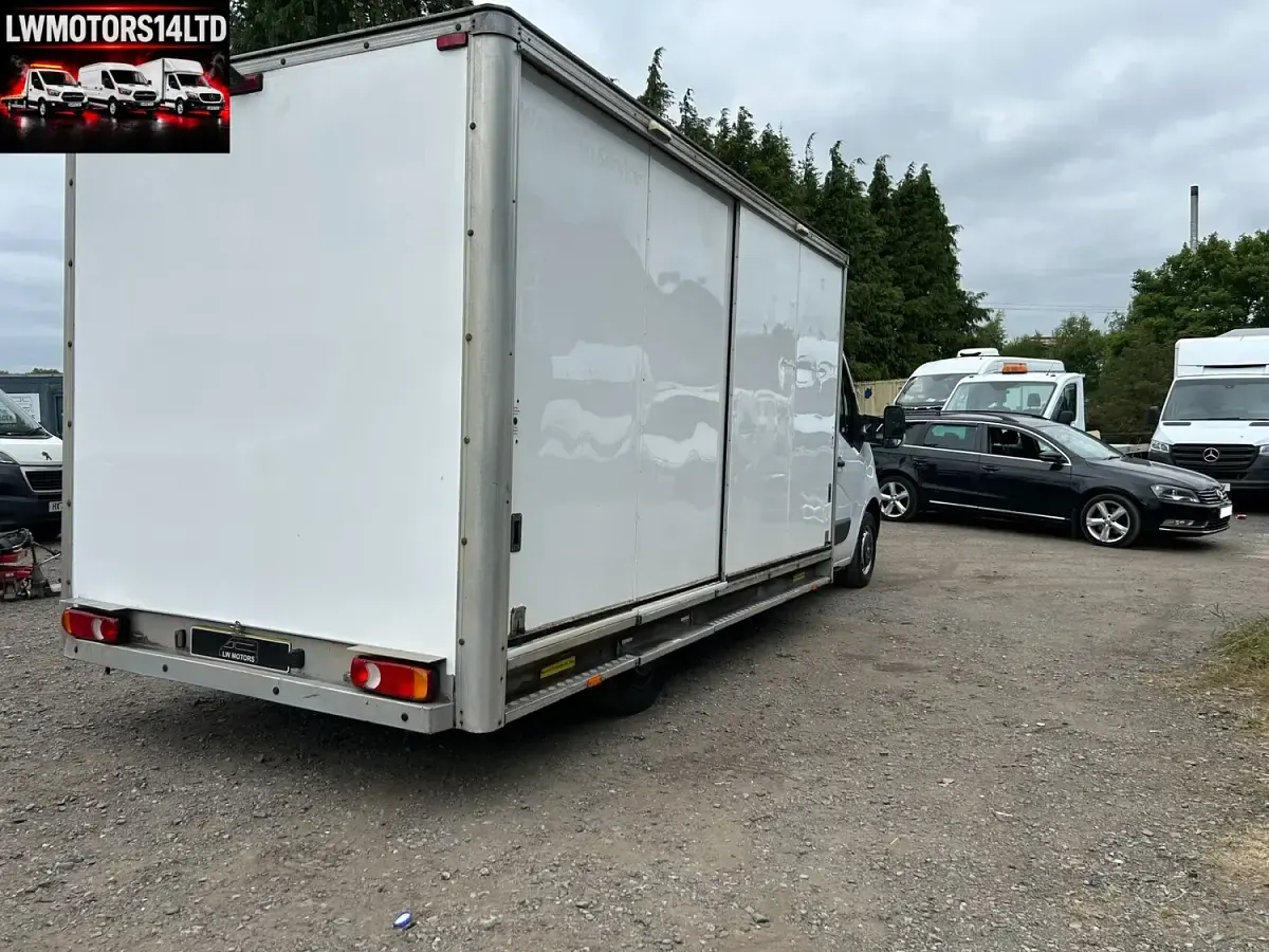 Used Vauxhall Movano 145 HP (106 kW) 2019 White MPV