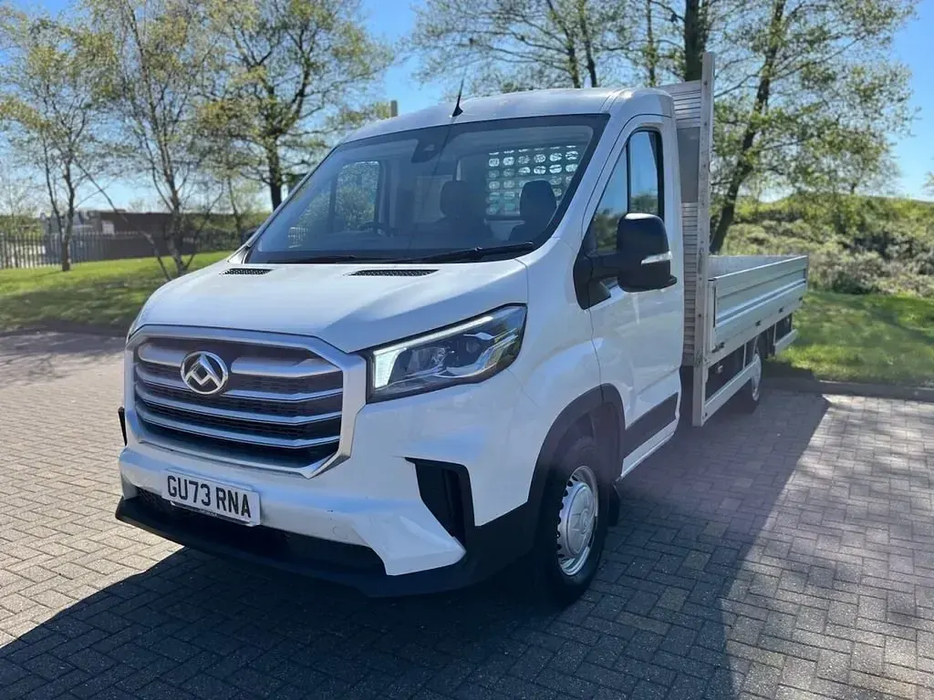 Usado Maxus V90 150 HP (110 kW) 2023 Branco Van