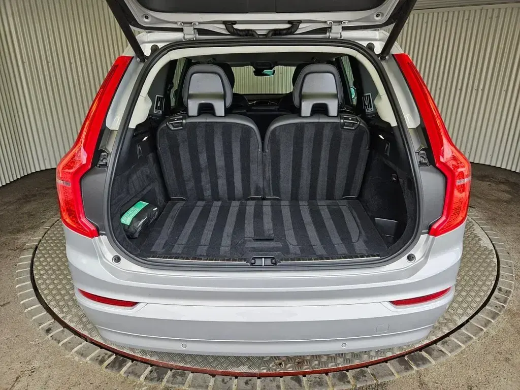 Used Volvo XC90 Core 250 HP (183 kW) 2023 Silver SUV