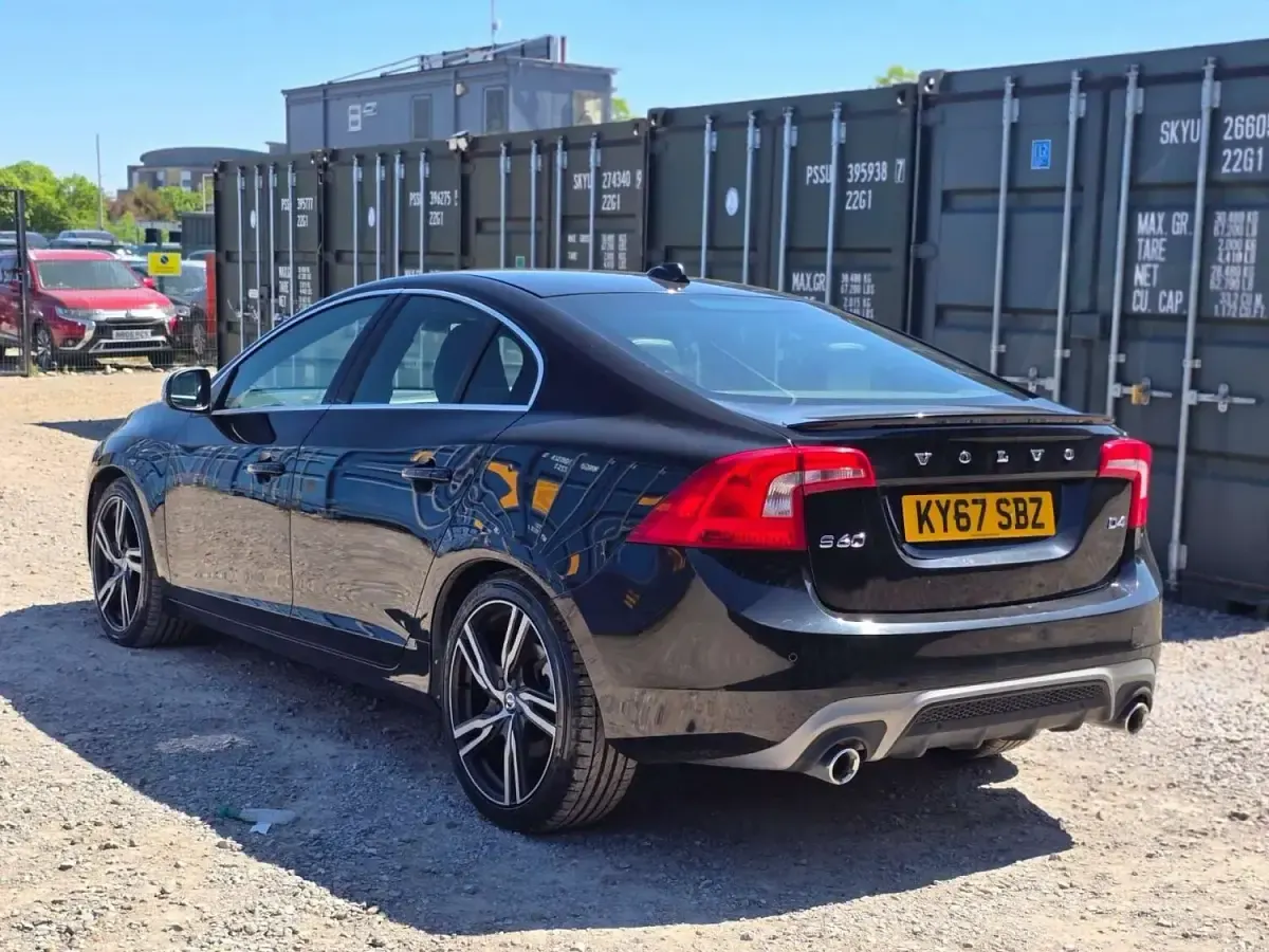 Used Volvo S60 R-Design 190 HP (139 kW) 2017 Black Sedan