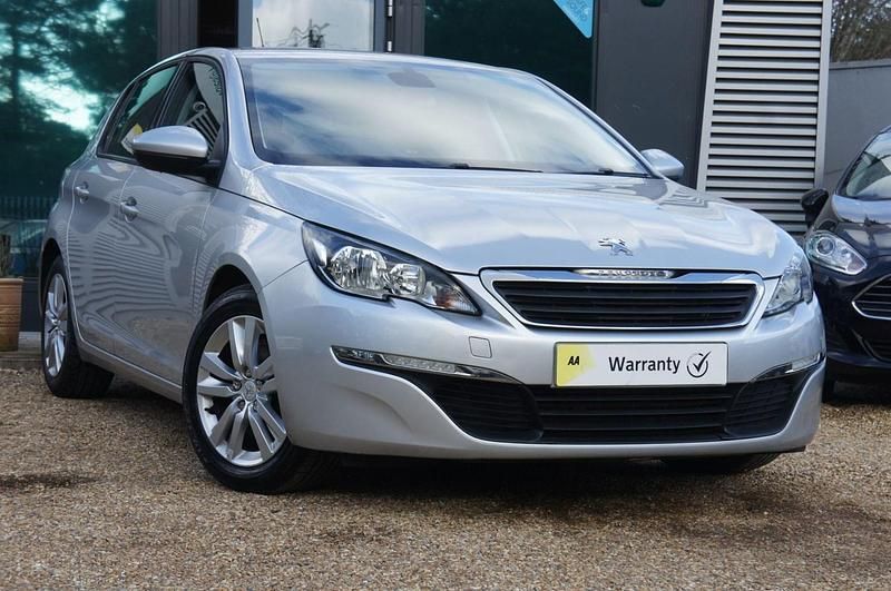Begagnad Peugeot 308 Active 2015 Silver Halvkombi