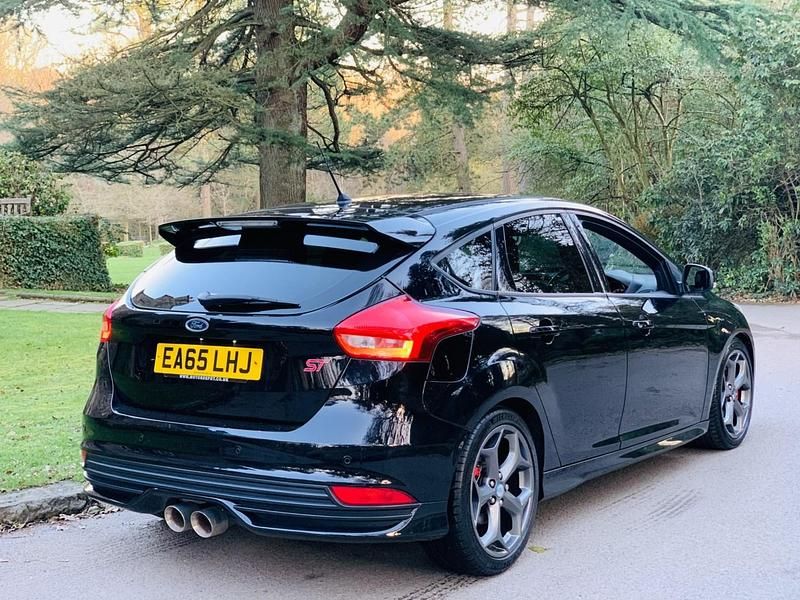 Used Ford Focus ST 185 HP (136 kW) 2015 Black Hatchback
