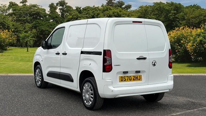 Używany Vauxhall Combo Sportive 100 KM (73 kW) 2020 Minivan