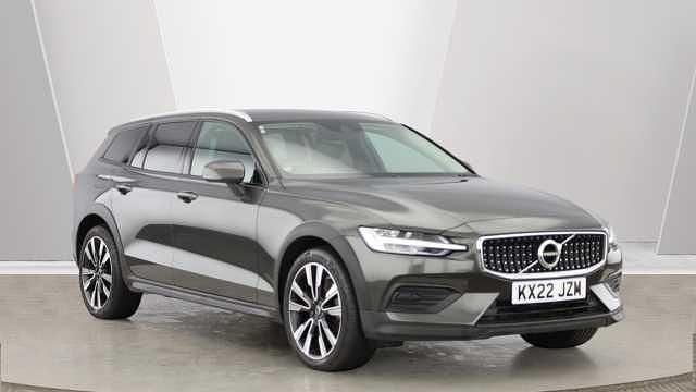 Used Volvo V60 CC 250 HP (183 kW) 2022 Estate